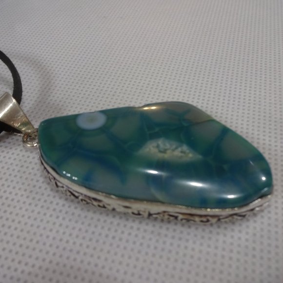 Stunning "GREEN SOLAR AGATE" Handmade Sterling Pendant on a 18" Black Leather - Picture 3 of 3